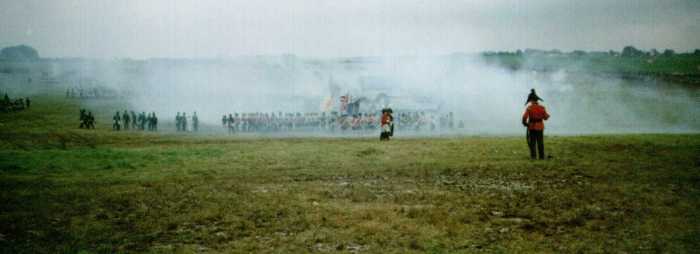 Riflemen falling back into line beside a battalion of Highlanders, Waterloo reenactiment 2000. Image courtesy of John from the 42nd RHR Australia.